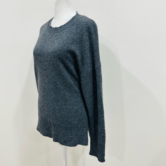 THEORY Women’s Size M Crew Neck 100% Cashmere Grey Sweater - Picture 2 of 9